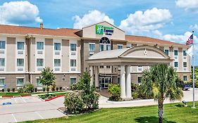 Holiday Inn Express & Suites Cotulla